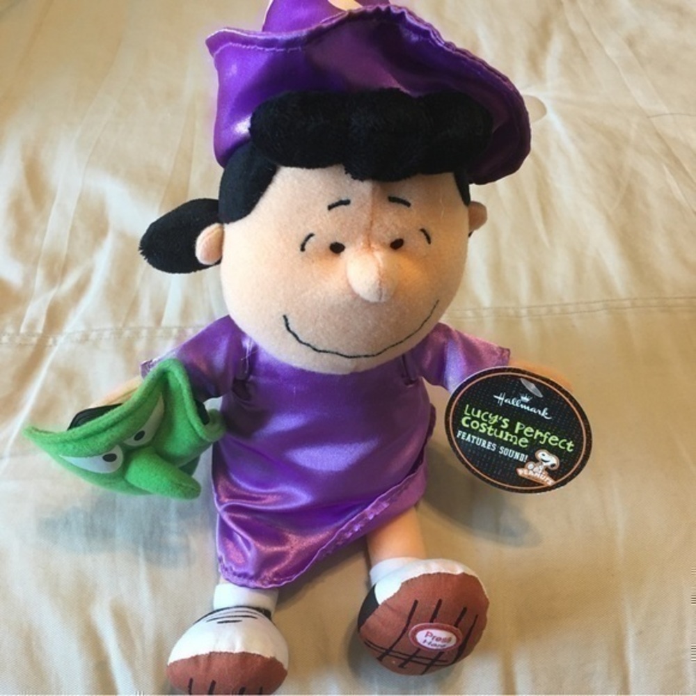 Hallmark Peanuts Lucy’s Perfect Costume